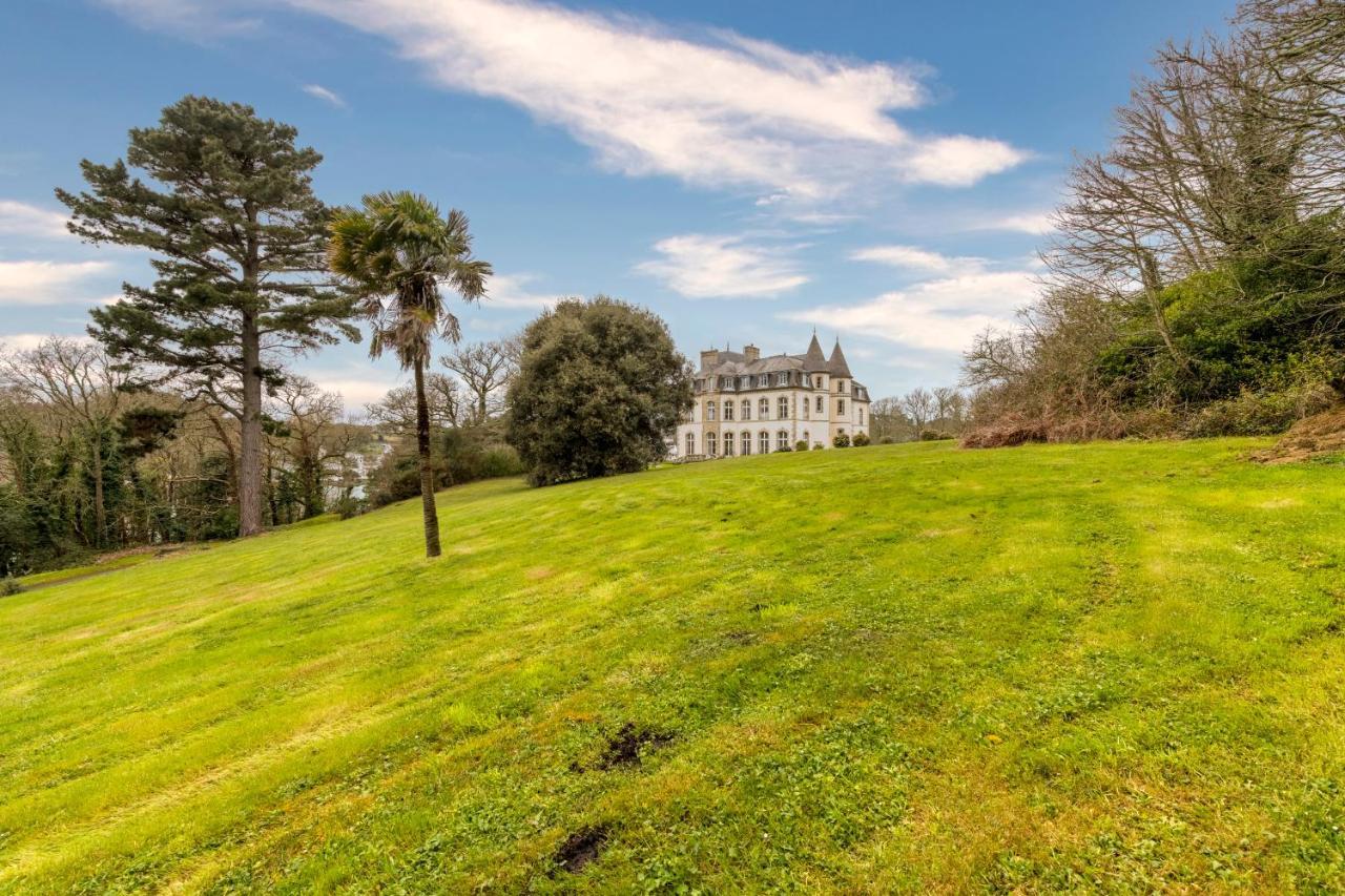 Chateau De Locqueran Pierres Et Filets Bleus Audierne Exteriör bild