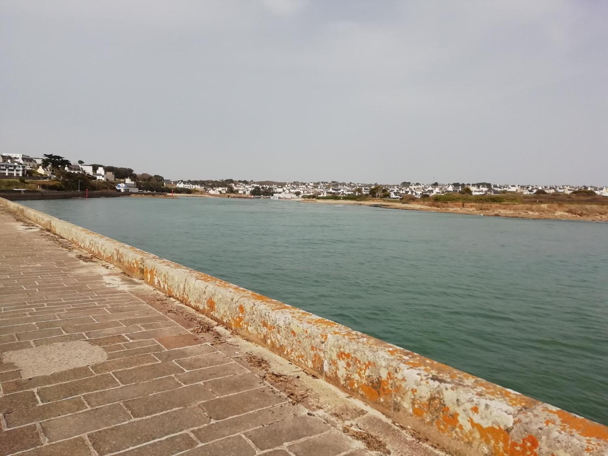 Chateau De Locqueran Pierres Et Filets Bleus Audierne Exteriör bild